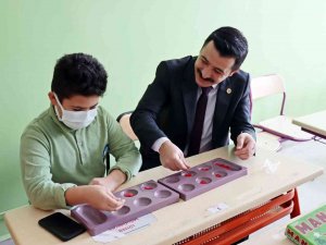 Günyüzü Kaymakamı Akeller Öğrenciye Mangala Oynadı