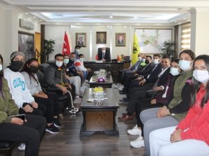 Olimpiyat Şampiyonu Sürmeneli’den Başkan Pekmezci’ye Ziyaret