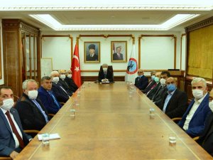 Vali Akın: "Muhtar Yerel Demokrasinin En Önemli Yapı Taşıdır"