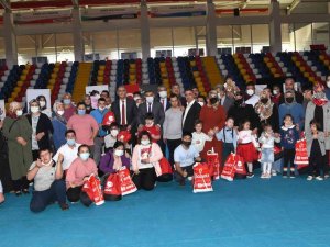 Down Sendromlu Çocuklara Spor Malzemesi Dağıtıldı