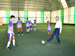 Futbol Turnuvasının Başlama Vuruşunu Başkan Çınar Yaptı