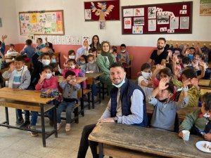 Eğitim Gönüllülerinden Yüzleri Gülümseten Hareket