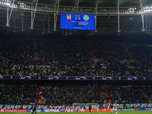 Beşiktaş Taraftarından Maç Sonu Destek