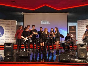 Farklı Milletlerden Öğrenciler Bir Araya Geldi