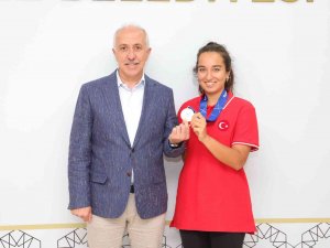 Başkan Gültak’tan Milli Sporcu Miray Ulaş’a Destek Sözü