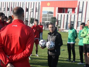 Suat Kaya, Eskişehirspor İle İlk Antrenmanına Çıktı