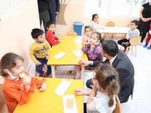 Vali Atay Minik Öğrencilerle Buluştu