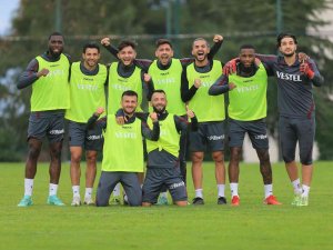 Trabzonspor, Göztepe Karşısında Bir Yıllık Seri Peşinde