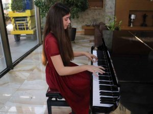 13 Yaşındaki İ̇lyun, Çdso İle Mozart’ın 13. Senfonisini Çalacak