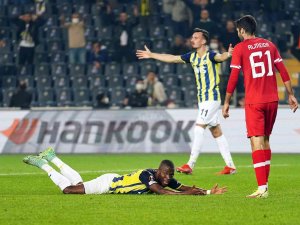 Uefa Avrupa Ligi: Fenerbahçe: 2 - Royal Antwerp: 1 (İ̇lk Yarı)