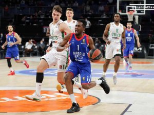Anadolu Efes, Euroleague’de İlk Galibiyetini Aldı