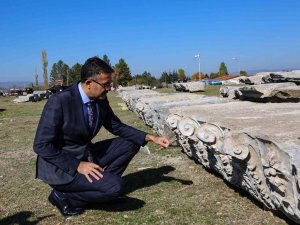 Vali Çelik: “Aizanoi Antik Kenti’nin Tüm İhtişamı Ve Görkemiyle Gün Yüzüne Çıkarıldı”
