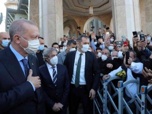 Cumhurbaşkanı Recep Tayyip Erdoğan, Cuma Namazını Taksim Camii’nde Kıldı