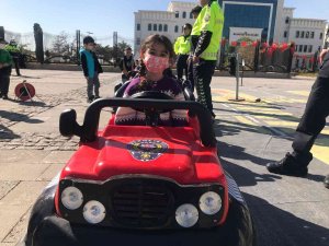 Mobil Trafik Eğitim Tırı 2’nci Gününde Elazığ’da Eğitime Devam Etti