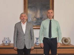 Rektör Tümay’a “Adana’nın Kurtuluşu’nun 100. Yıl Etkinlikleri" Kataloğu Takdim Edildi