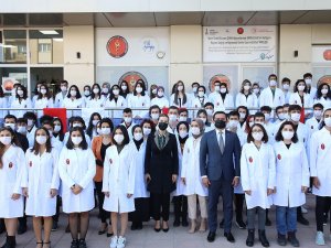 Deü’lü Veterinerler Beyaz Önlüklerini Giydi