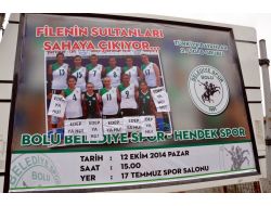Kadın Voleybolculara Bıllboard Şoku