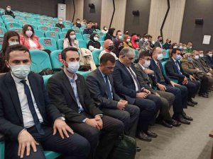 Öğretmen, Öğrenci Ve Veliler Eğitimin Yeni Paradigmalarını Uzmanından Dinledi