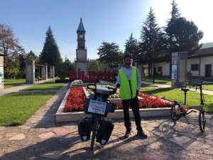 Afrikalı Çocukların Durumuna Dikkat Çekmek İçin 10 Bin Kilometre Pedal Çevirecek