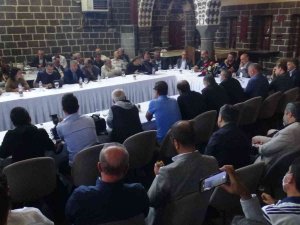 Hafıza Odası Sergisini Açan Ahmet Güneştekin, Bakan Soylu’ya Yanıt Verirken, Teröristlere Övgüler Yağdırdı