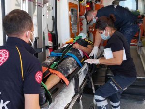 İ̇nşaat İşçisi 3. Kattan 2.kattaki İskeleye Düşerek Ölümden Döndü