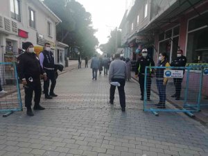 Manyas’ta Pazara Girişte Maske Ve Hes Kontrolü