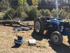 Traktörün Altında Kalan Sürücü Hayatını Kaybetti