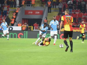 Süper Lig: Göztepe: 0 - Trabzonspor: 0 (İ̇lk Yarı)