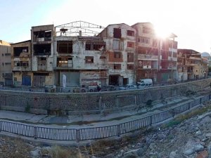 İ̇zmir’in Göbeğinde, Görüntüsüyle Dikkat Çekiyordu: Yeşildere’de Dönüşüm Heyecanı