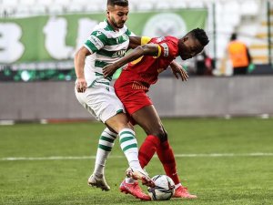 Bernard Mensah’tan Hakeme Tepki