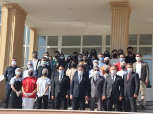 Burhaniye’de Üniversiteliler Bin 500 Kişilik Aşure Yaptı