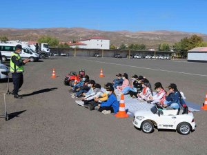 Bingöl’de Öğrencilere Trafik Eğitimi Verildi