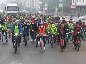Yağmura Rağmen Pedal Çevirdiler