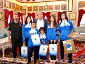 Başkan Çerçi Şampiyonları Ödüllendirdi