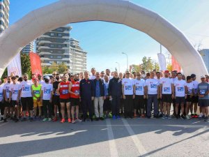 Konya’da Vatandaşlar Cumhuriyet Koşusunda Bir Araya Geldi