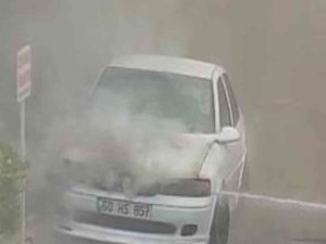 Park Halindeki Otomobilde Yangın