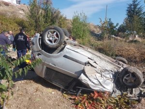 Taşova’da Otomobil Takla Attı: 4 Yaralı