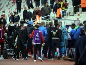 Bahattin Şimşek Sahadan Polisle Çıktı!