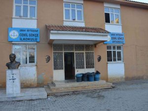 Vefakar Öğretmenlerden Anlamlı Temizlik