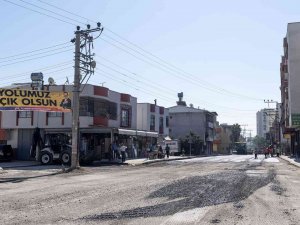 Toroslar’da Yol Ve Kaldırımlar Yenileniyor