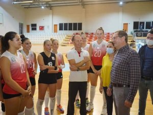 Ayvalıkgücü Belediyespor Voleybolda Doludizgin