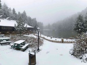 Limni Gölü Beyaza Büründü