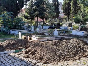 Baba Ve Oğlunun Ardından Anne De Korona’ya Yenik Düştü