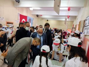 Tomarza Atatürk Ortaokulu’nda Tübi̇tak 4006 Bilim Fuarı Açıldı