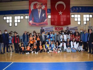 Cumhuriyet Kupası Genç Kızlar Voleybol Turnuvası Sona Erdi