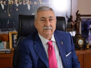 Tesk’ten Vatandaşa Bayrak Hediyesi