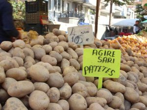 Afyonkarahisar’da Pazarın Dikkat Çekeni Hamsi Ve Patates Oldu