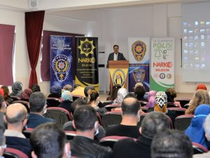 Vali Kızılkaya, ’Okul Aile Birliği’ Ve ’’En İ̇yi Narkotik Polisi Anne’’ Projesinin Tanıtım Toplantısına Katıldı