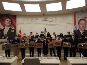 Gaziantep’te Lgs’de İlk 50’ye Giren Öğrencilere Dizüstü Bilgisayar Hediyesi