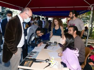 Anadolu Üniversitesi’nde Öğrenci Kulüpleri Şenliği Coşkusu